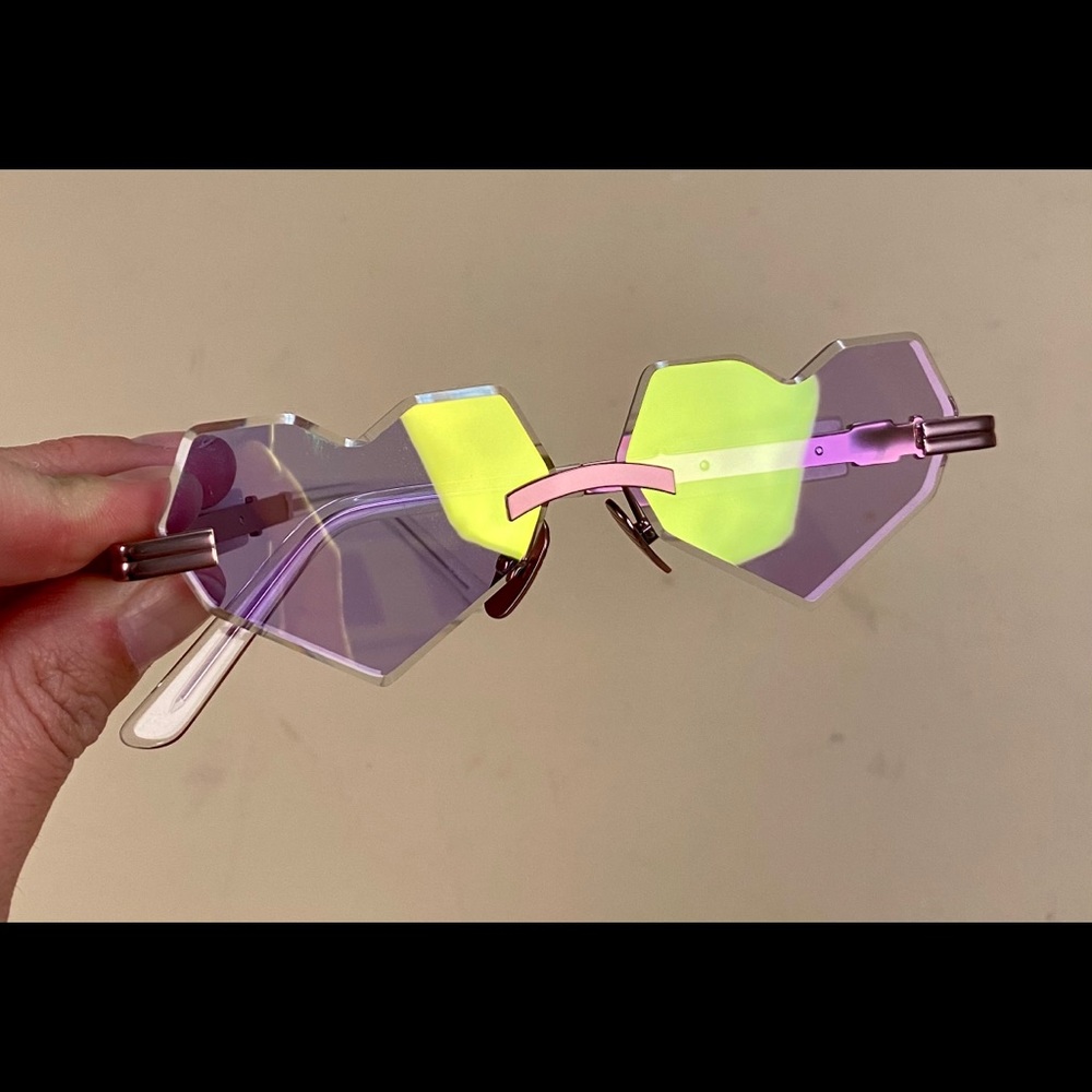 ESQAPE Sunglasses - Purple Hearts